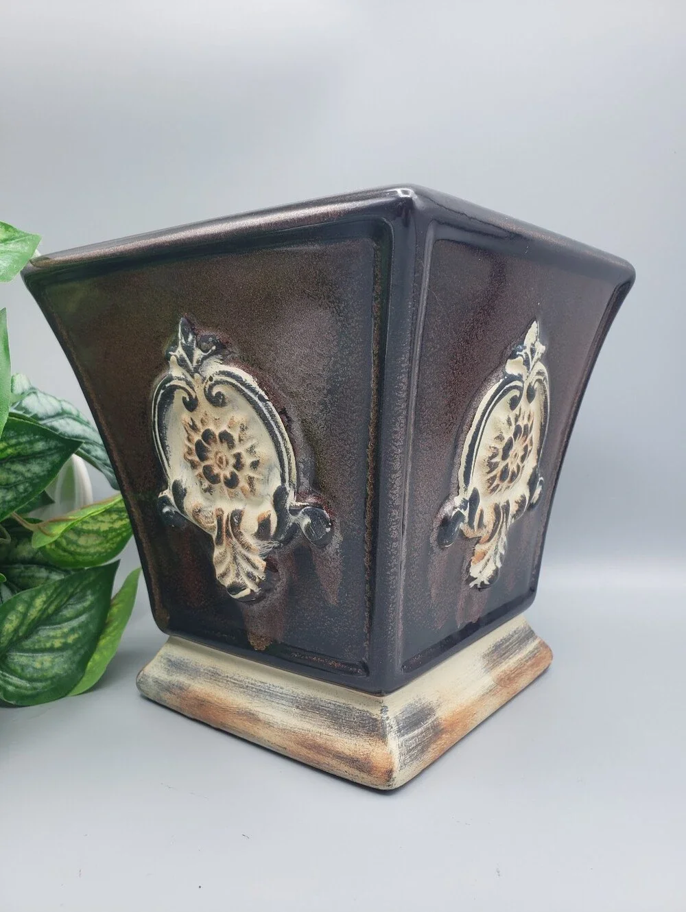Tuscan Style Ceramic Planter Distressed Rustic Glaze w/ Medallions Pottery